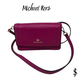 Jet Set Small Pebbled Leather Smartphone Convertible Crossbody Bag - Wild Berry